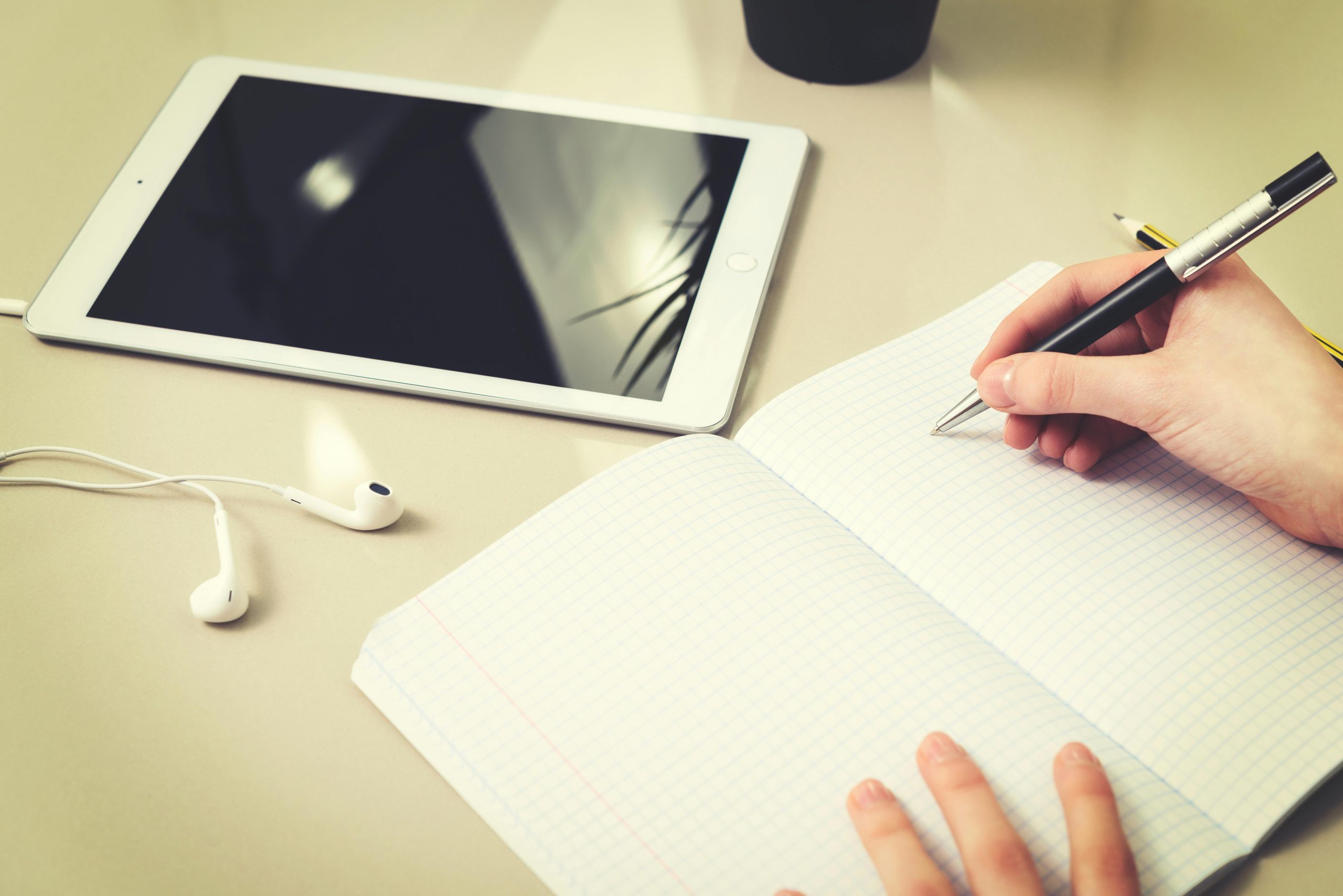 Ghostwriting entschlüsselt: Wie Ihre Bachelorarbeit zur Legende wird